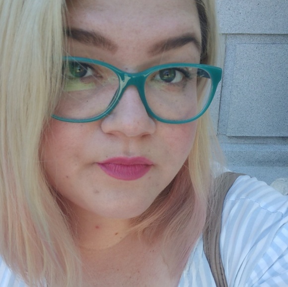 Meet your Posher, Latisha - Picture 1 of 1